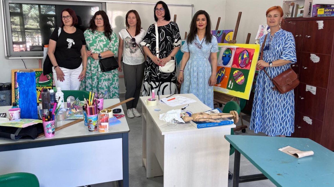 “Special Hands and Colourful Dreams – Özel Eller Renkli Hayaller” eTwinning Projesi